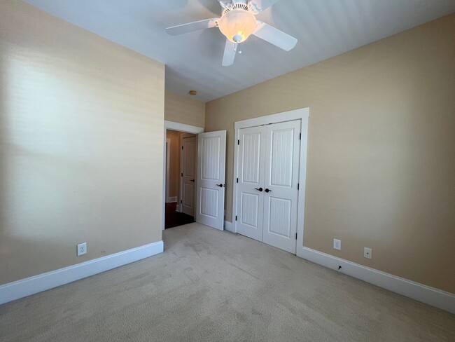 Building Photo - Absolutely Adorable!