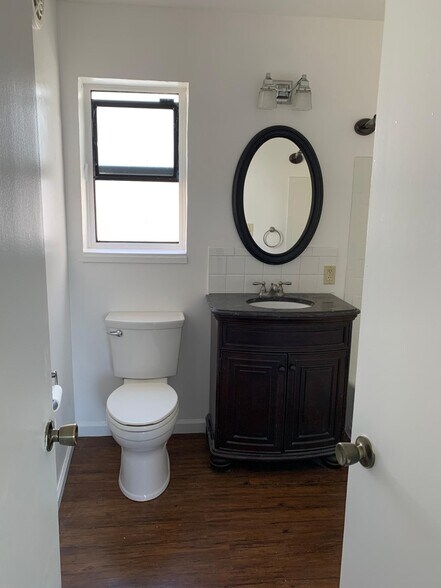 Building Photo - 2009 McGee Ave