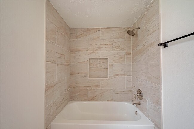 Building Photo - 934 Goldfinch Ave