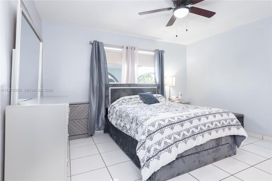 Building Photo - 5640 Hayes St