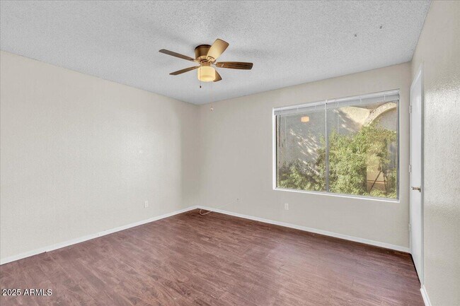 Building Photo - 2437 E Tracy Ln