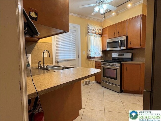 Building Photo - 754 E Washington Ave