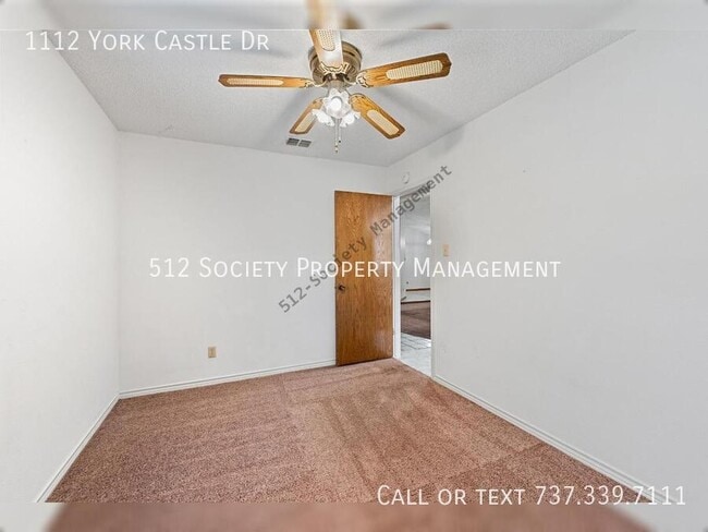 Building Photo - 1112 York Castle Dr
