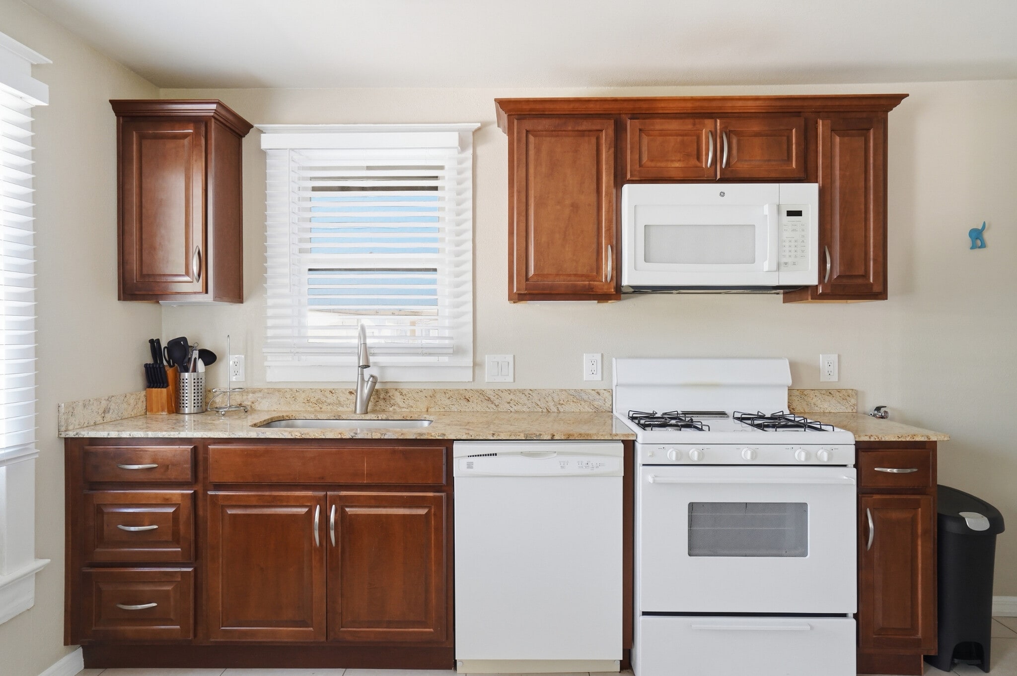 Building Photo - 539 6th St N