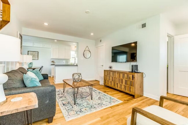 Building Photo - FULLY FURNISHED 2BD/1BA ready for occupancy!