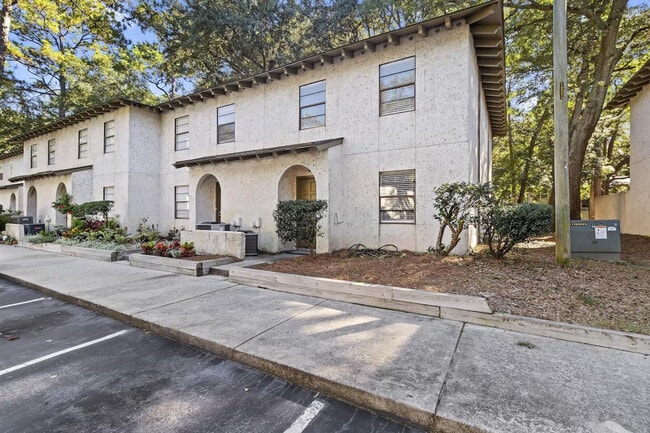 Building Photo - 400 William Hilton Pkwy
