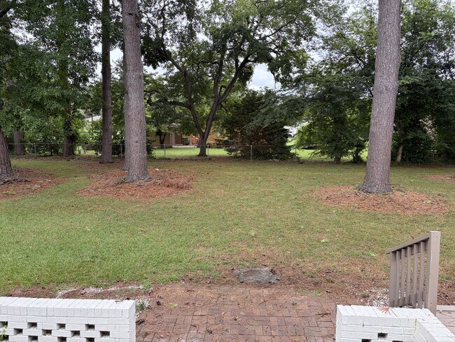 Building Photo - 8009 Whitesburg Dr