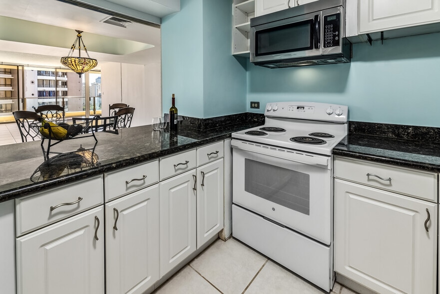 Building Photo - 1860 Ala Moana Blvd