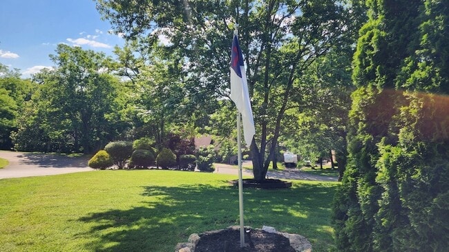 Building Photo - 204 Hogan Ln