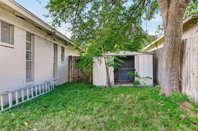 Building Photo - 11902 Oakbrook Dr
