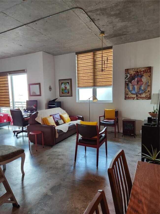 Building Photo - 234 NE 3rd St