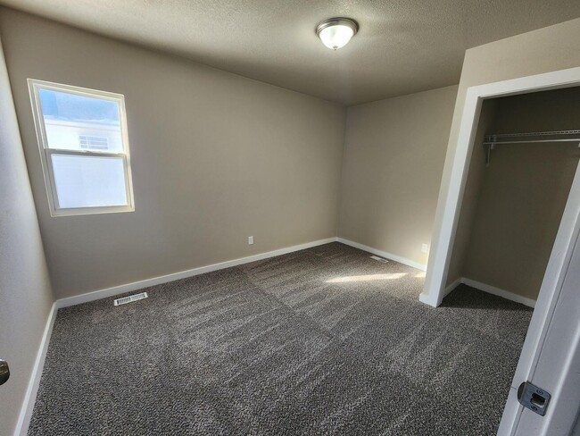 Building Photo - Newly remodeled 2 bedroom 1 bathroom home