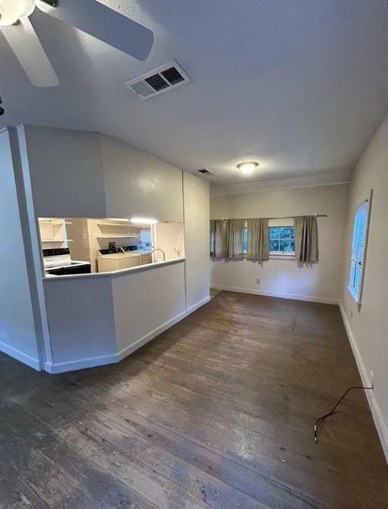 Building Photo - 208 W 1st St