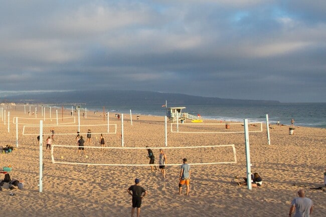 Building Photo - 300 19th St