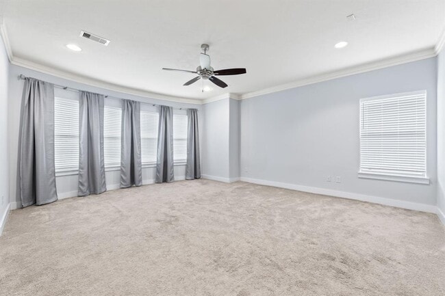 Building Photo - 4711 San Jacinto St