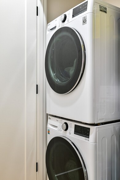 Building Photo - 1224 W 24th St