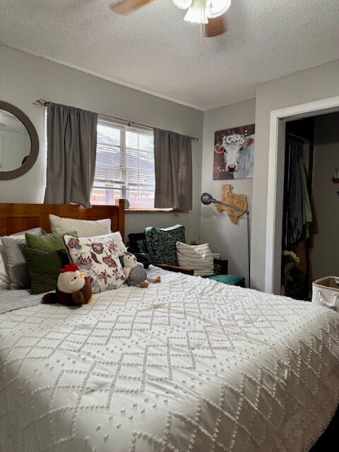Building Photo - Charming Duplex Very Close To Tech!