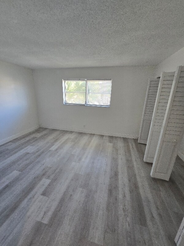 Building Photo - 212 SE 9th Ave