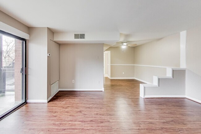 Building Photo - 7611 Maple Ave