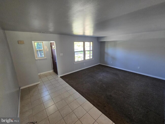 Building Photo - 878 WILLIAMS
