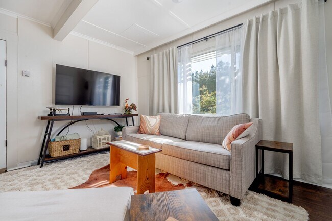 Building Photo - 273 W Carmel Valley Rd