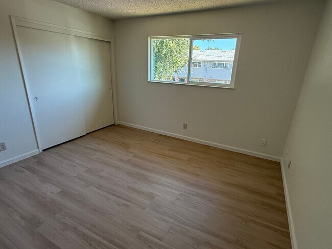 Building Photo - 1323 Edwards Ave