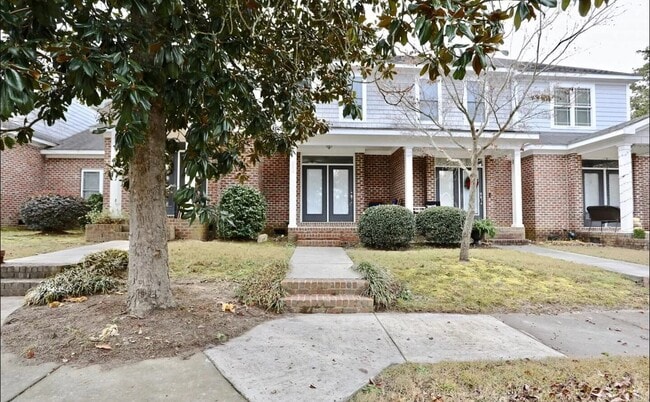 Primary Photo - 250 E Delaware Ave