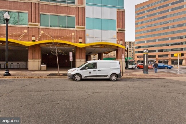 Building Photo - 1612 N Rhodes St