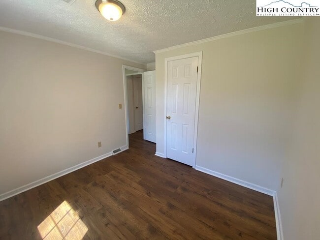 Building Photo - 462 Hartsoe Rd