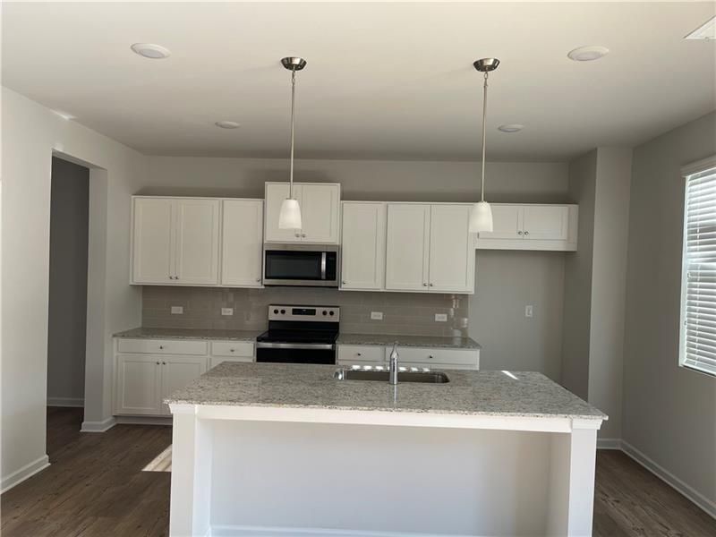 Building Photo - 240 Summerwood Ln