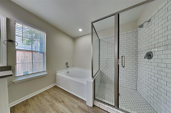 Building Photo - 4010 Spring Meadow Dr