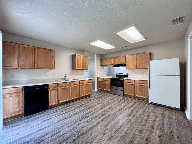 Building Photo - 8143 Chestnut Manor Dr