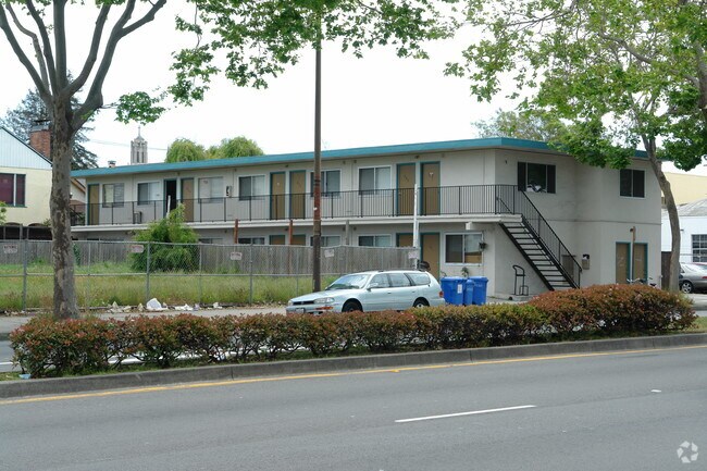 Primary Photo - 1213 San Pablo Ave