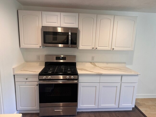 Building Photo - 39 Raymond St