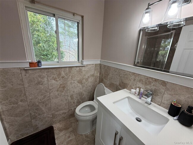 Building Photo - 16 Minkel Rd