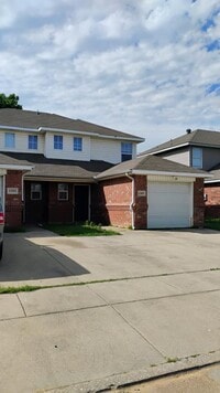 Building Photo - 1305 Village Garden Dr