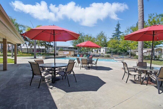 Building Photo - Highly Desirable Double Wide 55+ Home in Rancho Escondido!