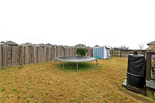 Building Photo - 6825 Leonardo Dr