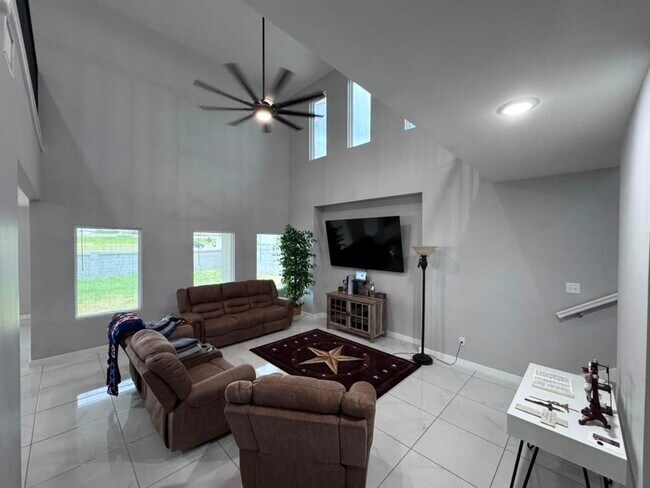Building Photo - 3012 Clydesdale Dr