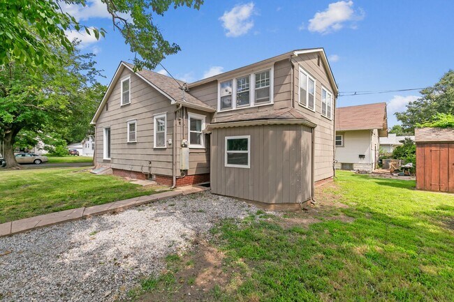 Building Photo - Riverside 4 Bedroom 3 Bathroom