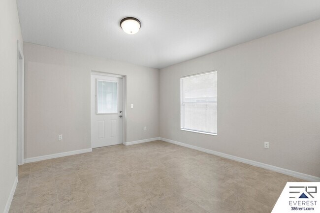 Building Photo - 734 Flora St