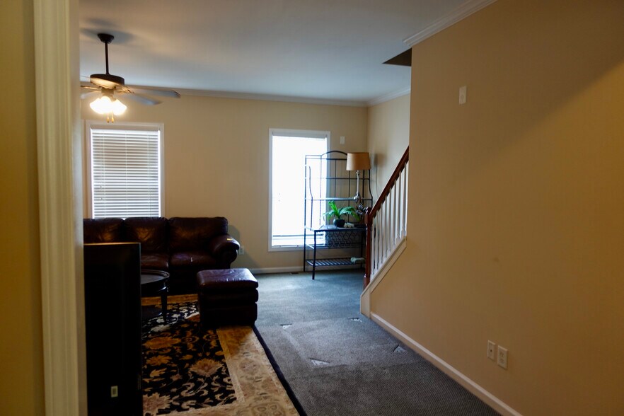 Building Photo - 3304 Chastain Gardens Dr NW