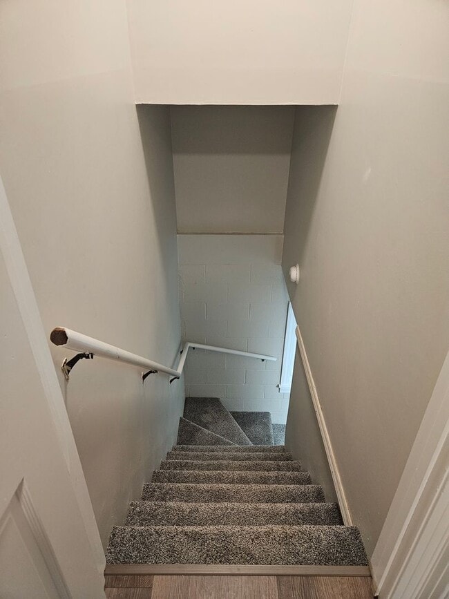 Building Photo - NEW LISTING!!!!!