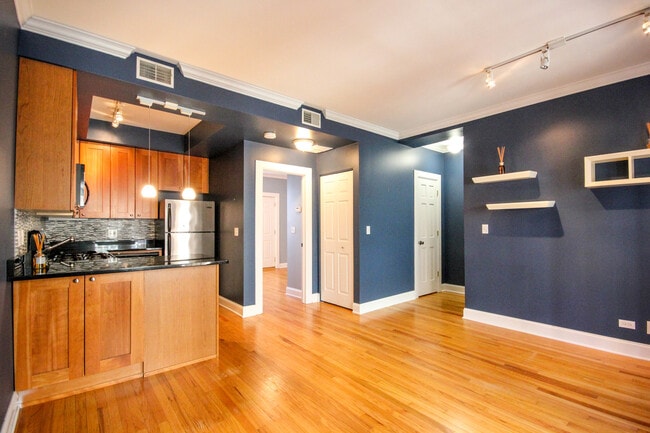 Building Photo - 250-2 N Lincoln Ave