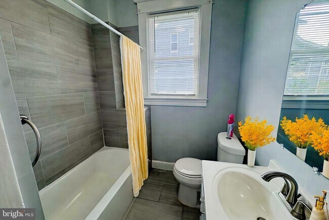 Building Photo - 2502 Halcyon Ave