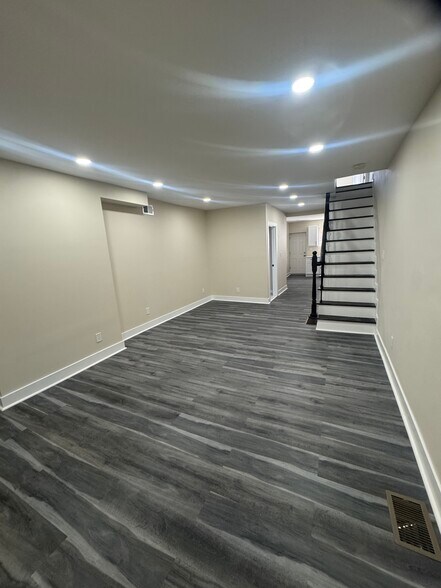 Building Photo - 459 E High St