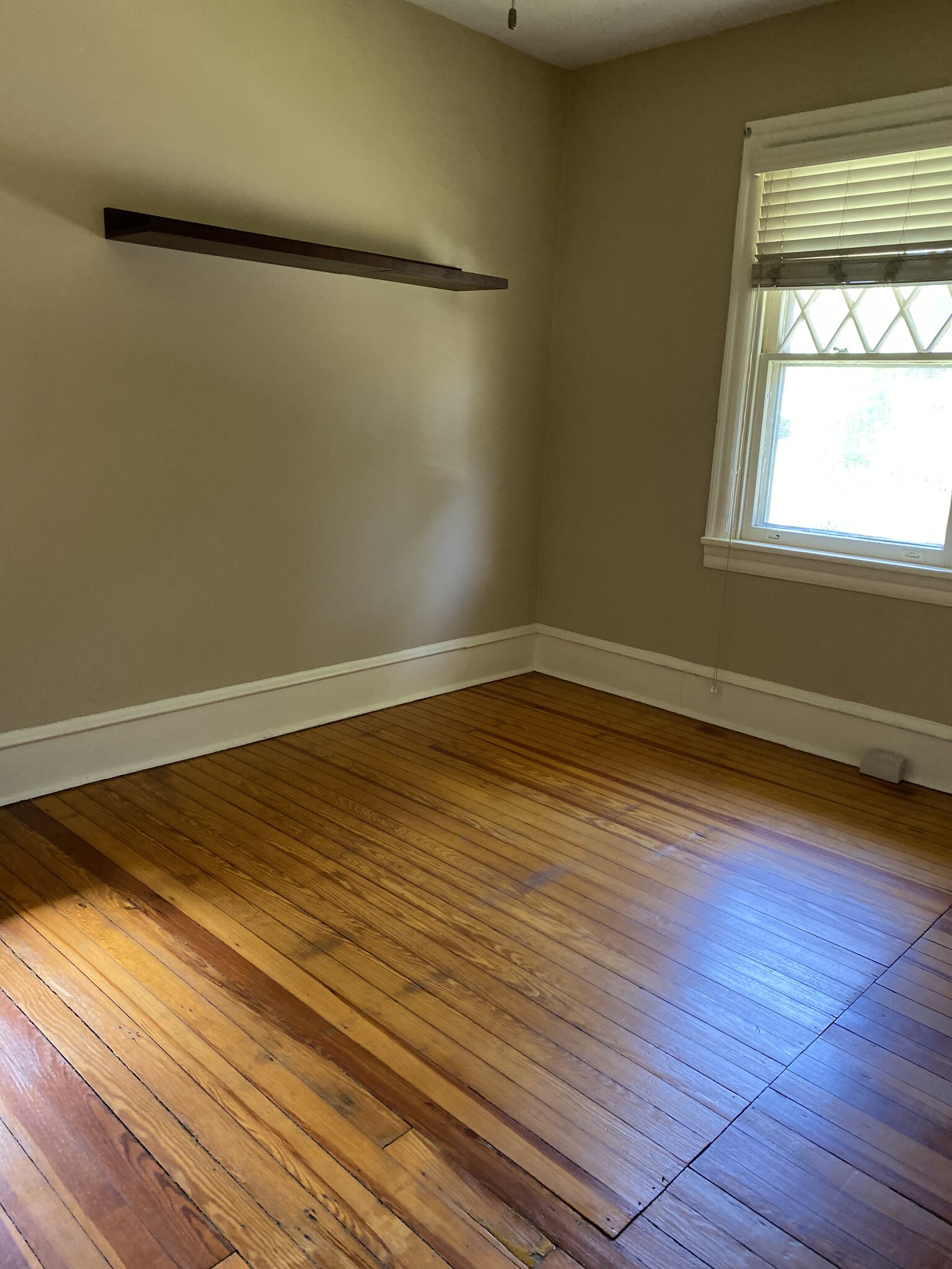 Primary bedroom - 7936 Montgomery Ave