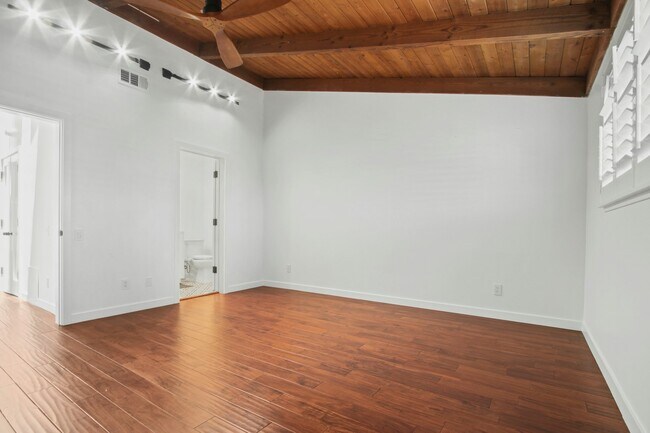 Building Photo - 1133 24th St