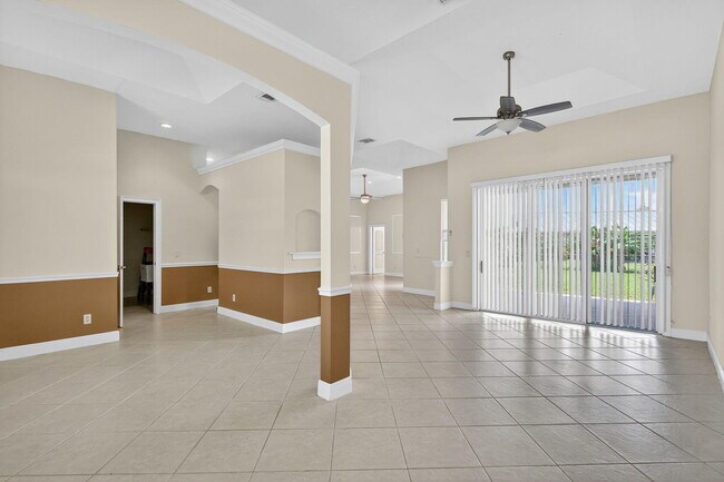Building Photo - 379 NW La Playa St