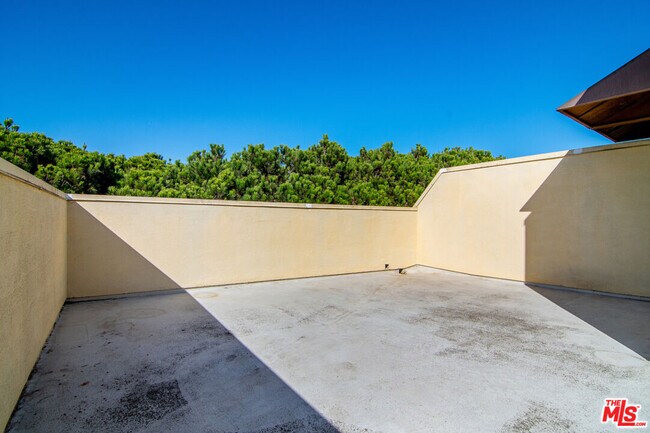 Building Photo - 11428 National Blvd